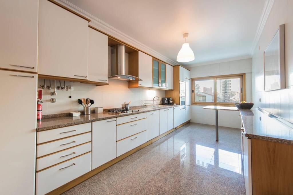 Apartment 2 Bedroom With Garage Family Wonder Lisbon
